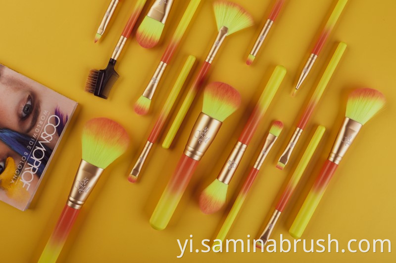 באַשטאַנד באַרשט 1300 דעטאַילס 02 Makeup Brush 1300 Details 02